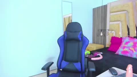 Snapshot of cherry_mew chatting on March 7, 3:18 pm Cherry Mew and jean online show from March 7, 3:18 pm