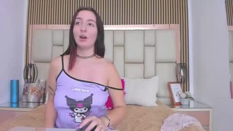 Snapshot of cherry_mew chatting on October 9, 6:55 am Cherry Mew and jean online show from October 9, 6:55 am