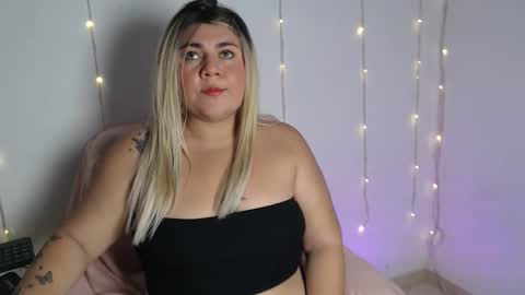 Snapshot of cherry_mia12 chatting on October 22, 11:37 pm mia online show from October 22, 11:37 pm