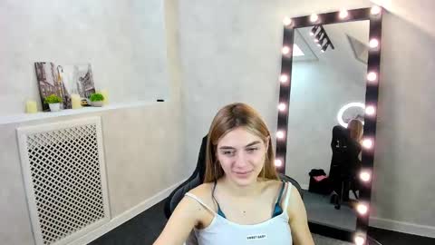 cherry_pr1ce online show from December 19, 1:07 am