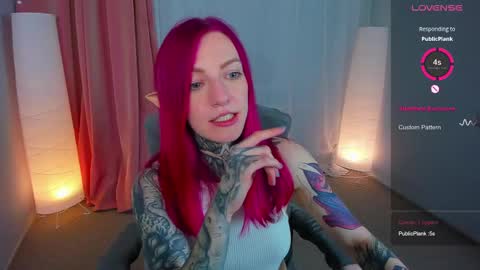 Snapshot of cherry_roxy chatting on February 22, 2:39 am Roxy online show from February 22, 2:39 am