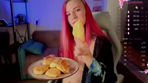 Snapshot of cherry_roxy chatting on November 14, 9:46 pm Roxy online show from November 14, 9:46 pm