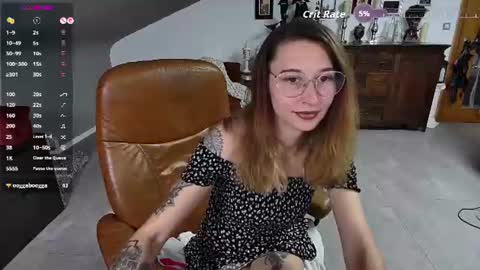 Snapshot of cherryangle chatting on July 18, 1:59 pm Leonie online show from July 18, 1:59 pm