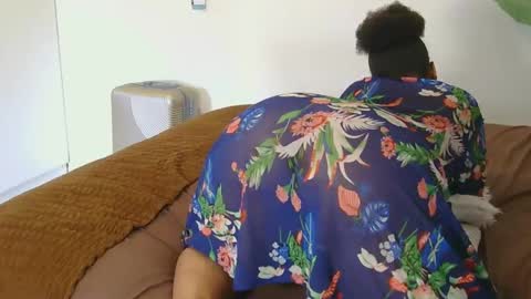 Snapshot of cherrybabexx chatting on December 13, 3:32 pm Cherrybabe online show from December 13, 3:32 pm