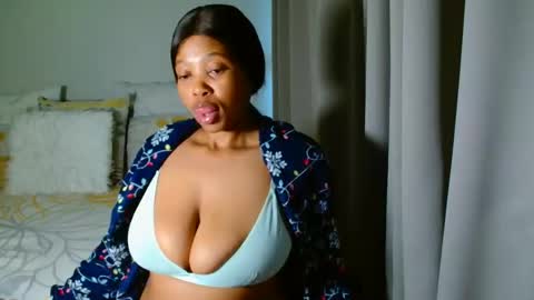 Snapshot of cherrybabexx chatting on November 28, 7:44 am Cherrybabe online show from November 28, 7:44 am