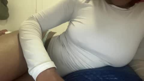 Snapshot of cherryblossom444 chatting on November 30, 11:36 am cherryb online show from November 30, 11:36 am