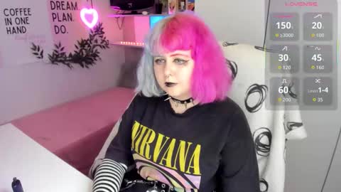 Snapshot of cherrybounce chatting on February 8, 9:29 pm Sarah online show from February 8, 9:29 pm