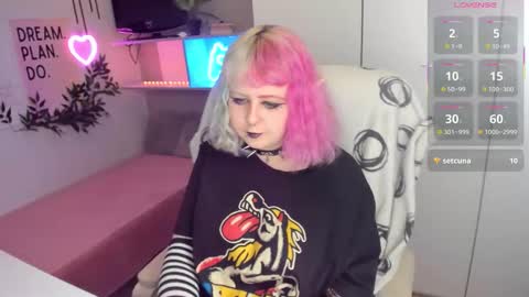 Snapshot of cherrybounce chatting on February 23, 9:34 pm Sarah online show from February 23, 9:34 pm