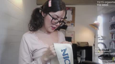 Sarah Prez online show from March 7, 8:39 pm