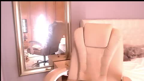 Snapshot of cherrycoloured chatting on December 5, 1:09 pm Anna online show from December 5, 1:09 pm