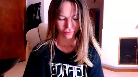 Snapshot of cherrycoloured chatting on February 21, 11:55 am Anna online show from February 21, 11:55 am