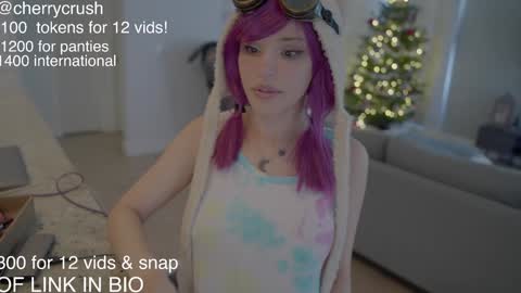 Snapshot of cherrycrush chatting on December 2, 8:22 pm Cherry Crush online show from December 2, 8:22 pm