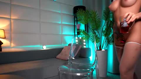 Julia online show from November 18, 11:37 pm