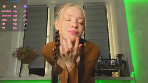 Lysia online show from April 15, 2:46 pm