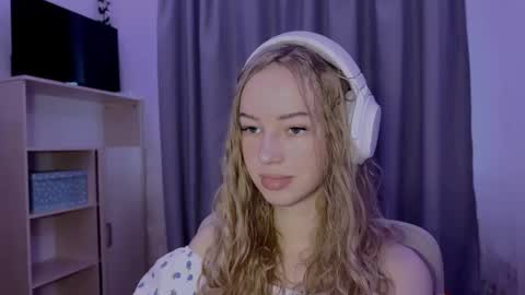 Evie online show from October 29, 11:56 am