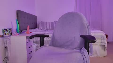 Snapshot of cherryvonfairy chatting on February 27, 12:21 am Cheravona CherryVonFairy online show from February 27, 12:21 am