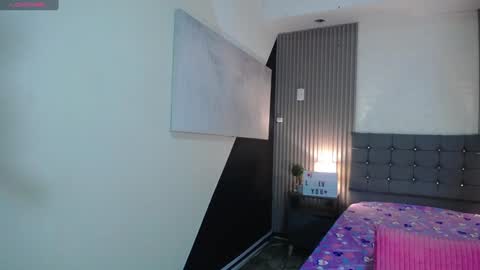 Snapshot of cheryl_hs chatting on December 13, 1:37 am Cheryl online show from December 13, 1:37 am