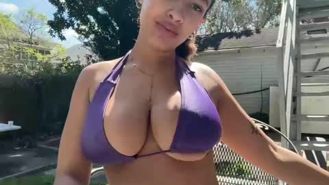 Snapshot of chiaraluxe chatting on March 2, 7:10 pm Chiara Luxe online show from March 2, 7:10 pm