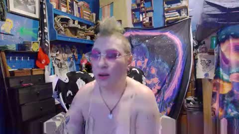 Snapshot of chiaroscurosiren chatting on December 14, 6:19 am CurvySiren online show from December 14, 6:19 am