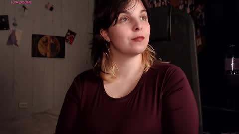 Snapshot of chill_saya chatting on December 17, 9:10 pm Saya online show from December 17, 9:10 pm