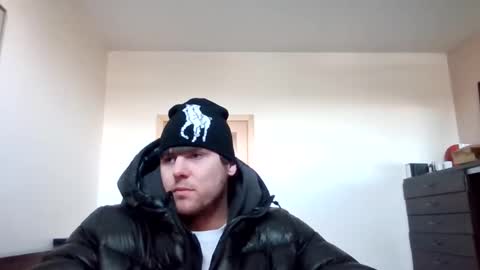 Snapshot of chiller832590 chatting on January 19, 8:29 am chiller832590 online show from January 19, 8:29 am