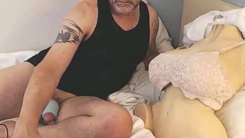 Snapshot of chillguy666 chatting on November 1, 3:19 am new toy online show from November 1, 3:19 am