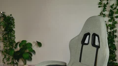 Bella online show from April 2, 9:18 am