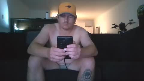 Snapshot of chillstihl1111 chatting on December 13, 10:59 pm chillstihl1111 online show from December 13, 10:59 pm