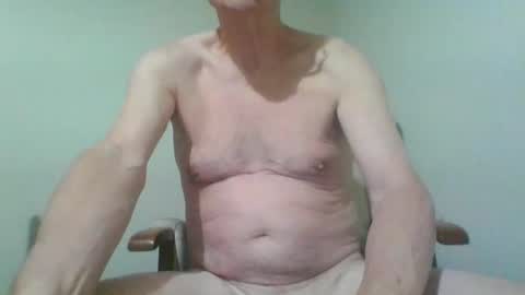 Snapshot of chipper341596 chatting on April 24, 8:33 pm chipper341596 online show from April 24, 8:33 pm