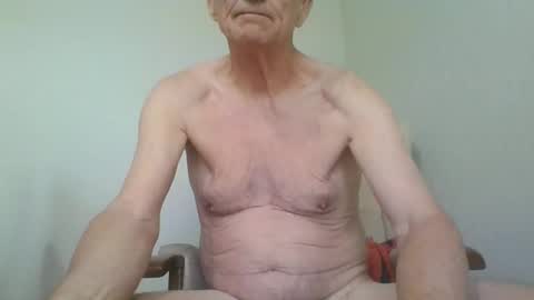 Snapshot of chipper341596 chatting on April 30, 7:58 am chipper341596 online show from April 30, 7:58 am