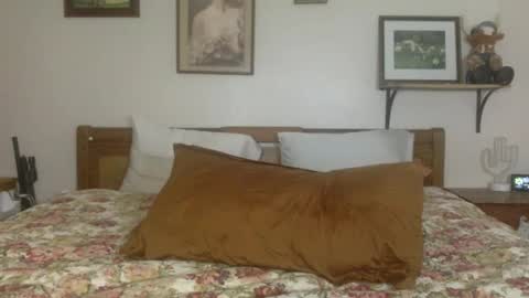 Snapshot of chloe_and_dic chatting on February 10, 5:03 am chloe and dic online show from February 10, 5:03 am