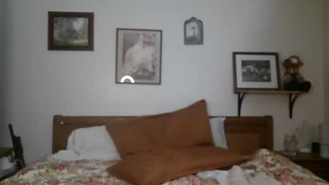 Snapshot of chloe_and_dic chatting on February 18, 7:43 am chloe and dic online show from February 18, 7:43 am