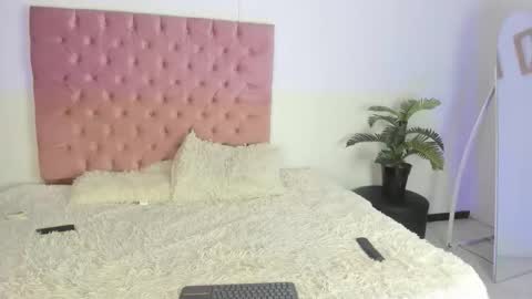 chloe and leider online show from March 18, 12:52 pm