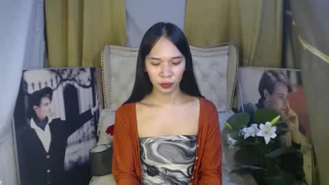 Snapshot of chloe_bilat chatting on November 28, 1:41 am chloe_bilat online show from November 28, 1:41 am