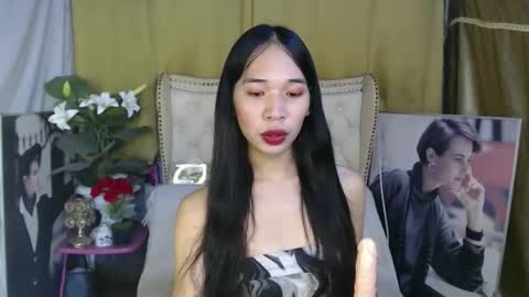 Snapshot of chloe_bilat chatting on December 3, 11:58 pm chloe_bilat online show from December 3, 11:58 pm