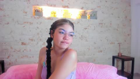 Snapshot of chloe_cortez chatting on May 23, 10:19 am chloe online show from May 23, 10:19 am