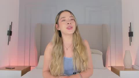 Chloe online show from June 2, 11:56 am