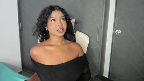 chloe online show from April 4, 4:37 pm