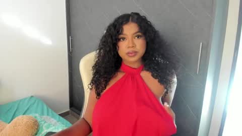 Snapshot of chloe_evans21 chatting on June 1, 9:38 pm chloe online show from June 1, 9:38 pm