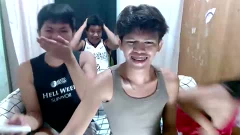 chloe and harlot online show from November 17, 3:29 pm