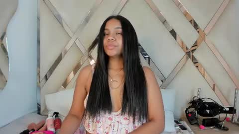 Chloe online show from June 20, 12:30 pm
