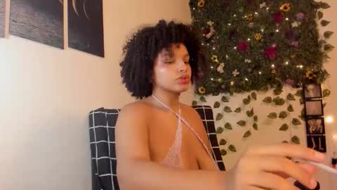 Snapshot of chloe_kisses chatting on October 14, 11:33 am chloe_kisses online show from October 14, 11:33 am