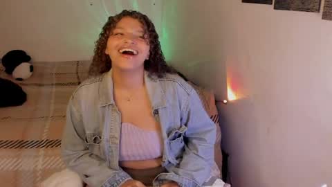 chloe_kisses online show from April 18, 11:25 am