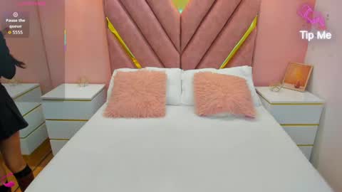 Chloe online show from April 17, 11:35 am