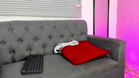 Snapshot of chloe_madisson chatting on January 10, 4:41 pm chloe online show from January 10, 4:41 pm