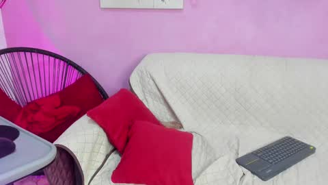 Snapshot of chloe_madisson chatting on February 15, 4:45 pm chloe online show from February 15, 4:45 pm