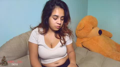 Snapshot of chloe_maia1 chatting on December 17, 3:06 am AMY online show from December 17, 3:06 am