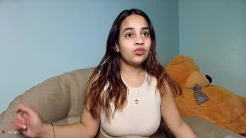 Snapshot of chloe_maia1 chatting on January 14, 1:04 am AMY online show from January 14, 1:04 am