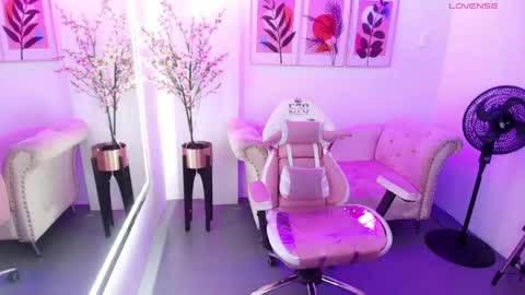 Snapshot of chloe_meoww chatting on May 22, 12:00 pm Chloe online show from May 22, 12:00 pm
