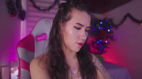 CLOE  online show from December 18, 4:35 pm